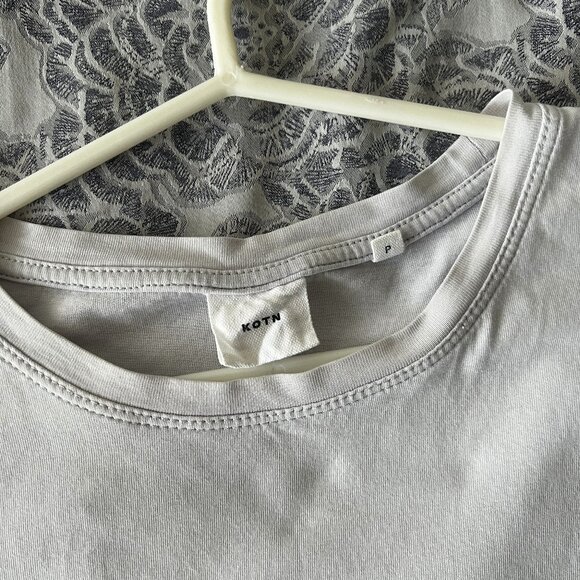 Kotn Women’s Essential Crew Grey White T-Shirt Size Small - Picture 3 of 6